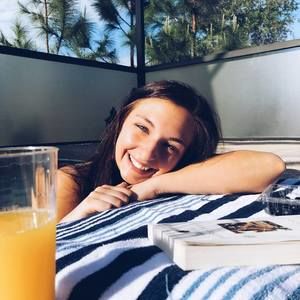 Meet your Posher, Caitlin